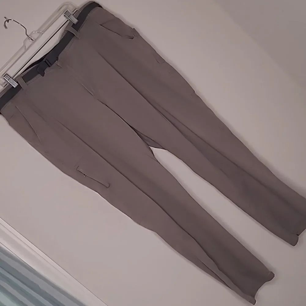 Columbia sz 40Wx32L khaki sportswear pants with twill belt